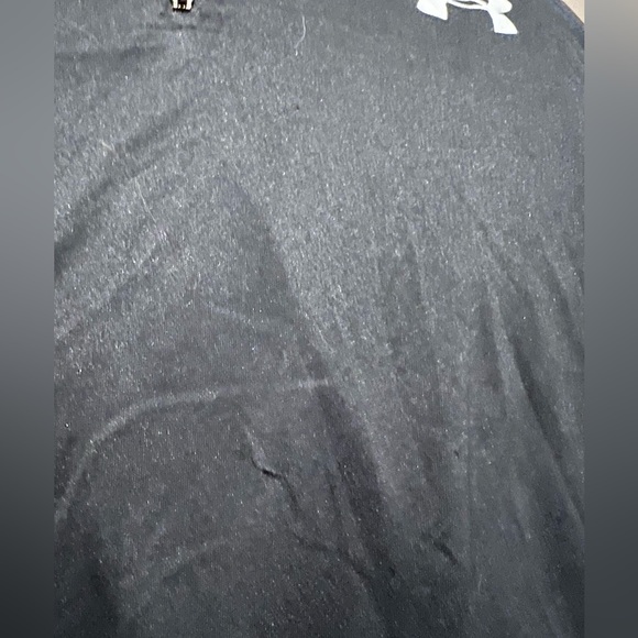 Men’s size M- loose fit Under Armor shirt - Picture 2 of 5